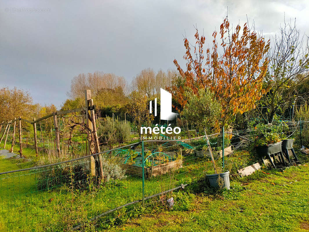 Maison à LES MAGNILS-REIGNIERS