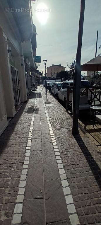 Commerce à VALLAURIS