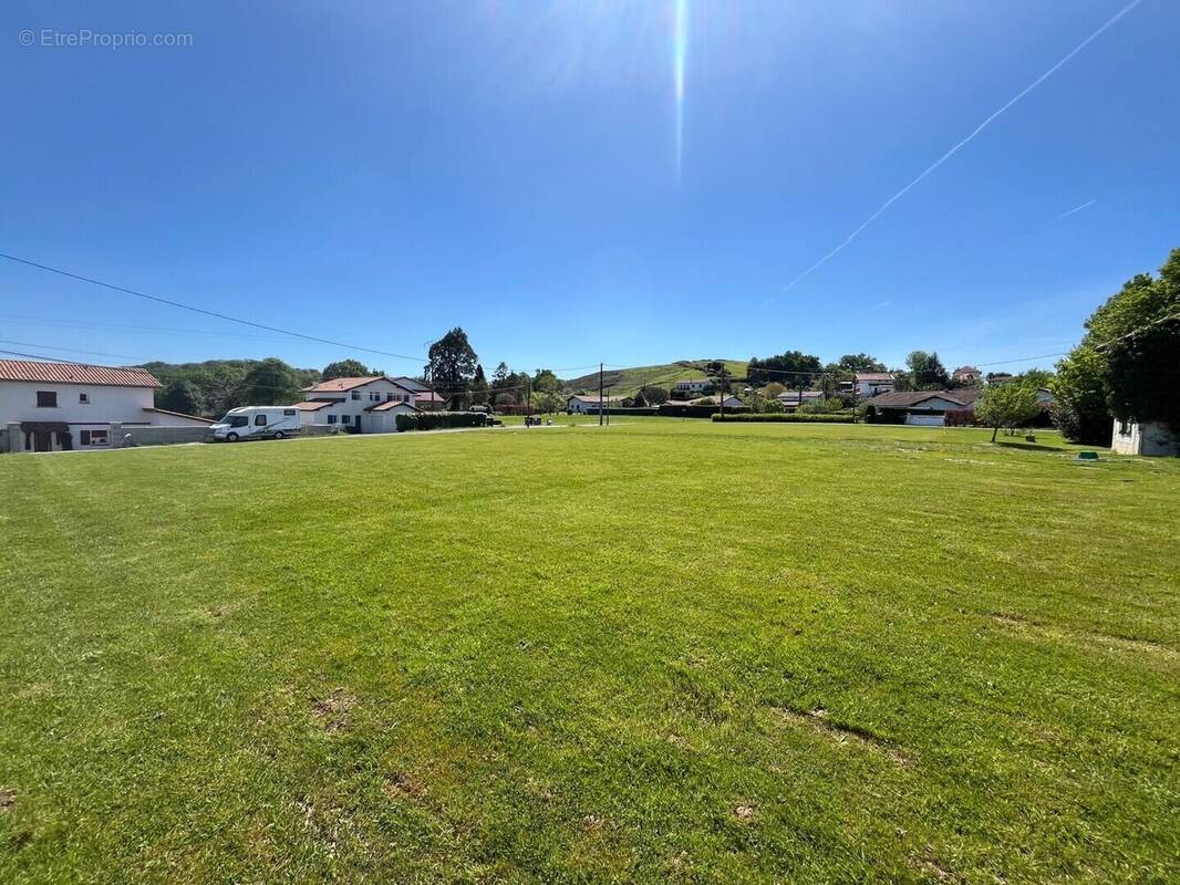 Terrain à VILLEFRANQUE