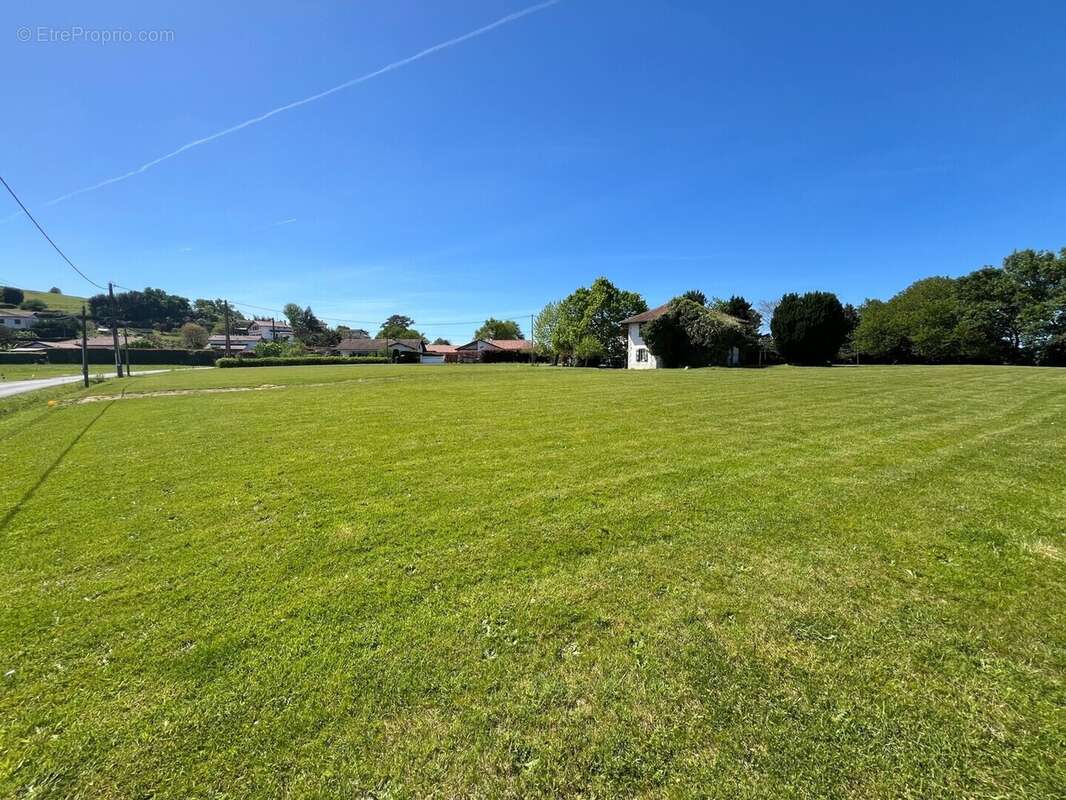Terrain à VILLEFRANQUE