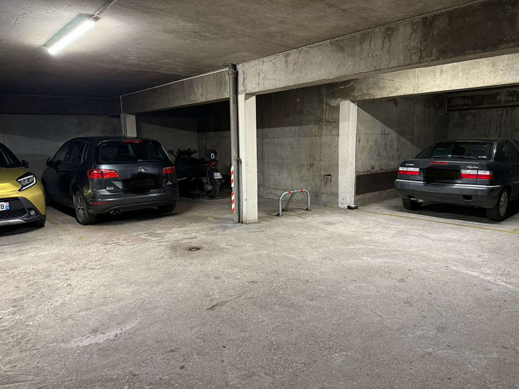Parking à PARIS-13E