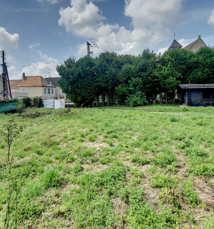 Terrain à BURY
