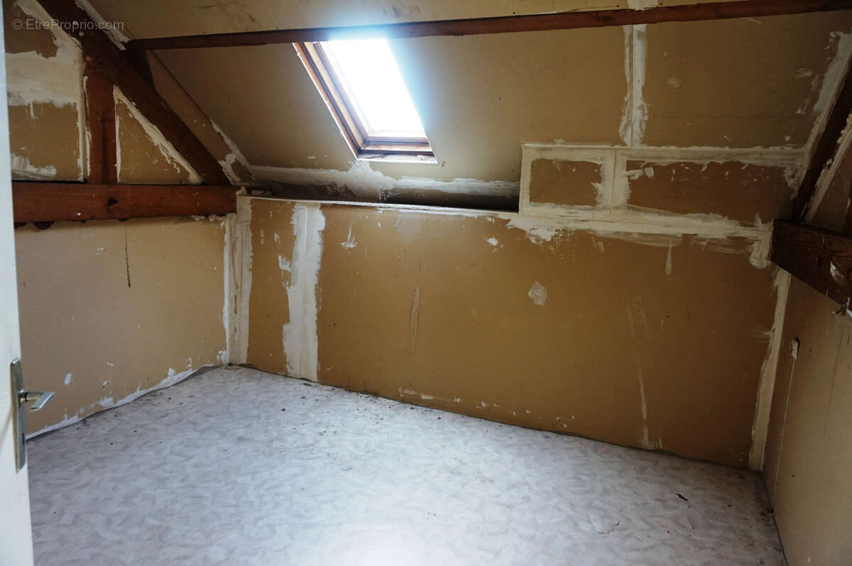 Appartement à AMBRIERES-LES-VALLEES