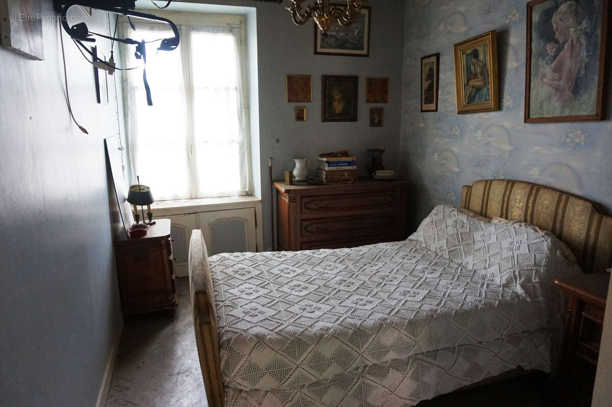 Appartement à AMBRIERES-LES-VALLEES