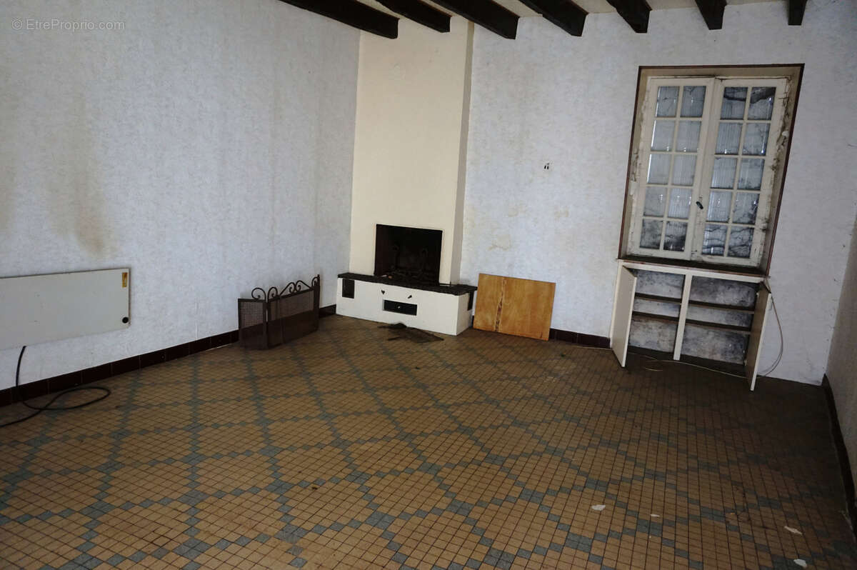 Appartement à AMBRIERES-LES-VALLEES