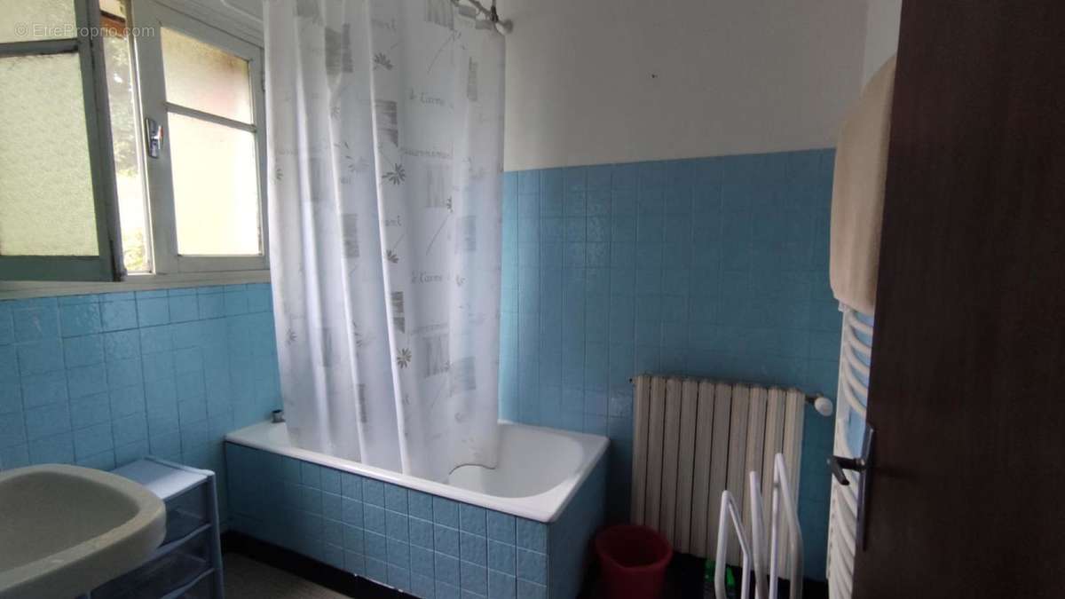 Salle de bains - Maison à MAEL-CARHAIX