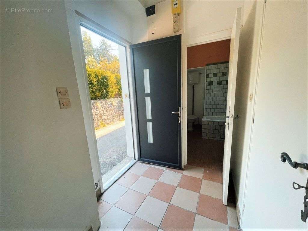 Appartement à SAINT-NAZAIRE-LES-EYMES