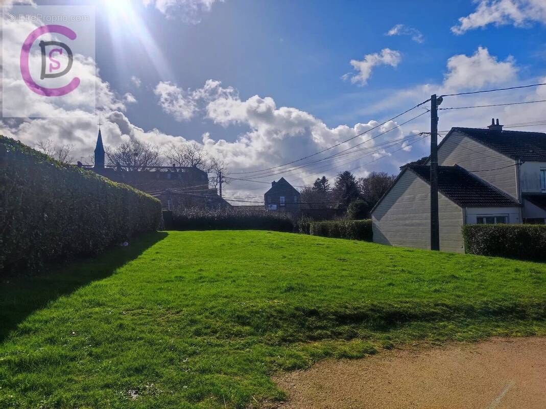 Terrain à SAINT-PIERRE-EGLISE