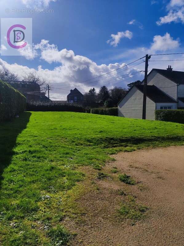 Terrain à SAINT-PIERRE-EGLISE