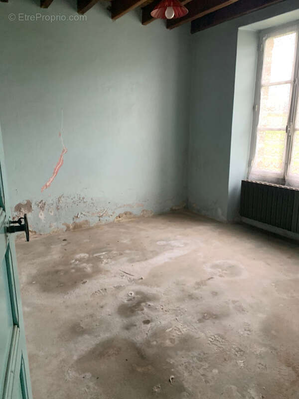 Maison à AMBRIERES-LES-VALLEES