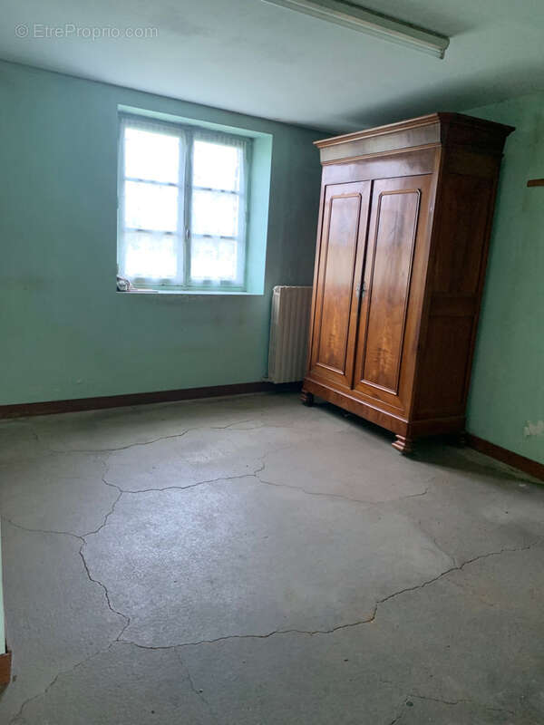 Maison à AMBRIERES-LES-VALLEES