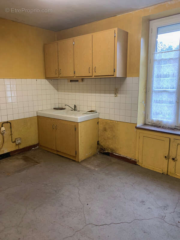 Maison à AMBRIERES-LES-VALLEES