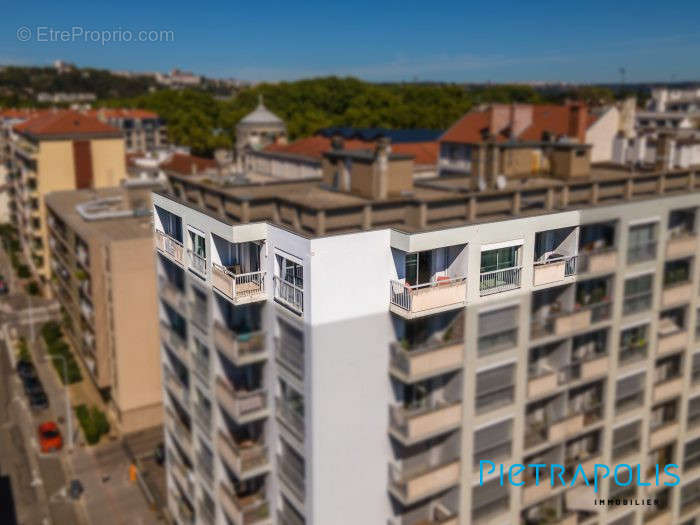 Vue drone de l&#039;appartement - Appartement à LYON-6E