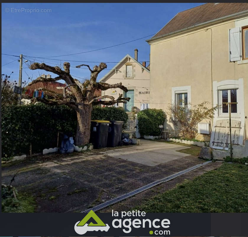 Maison à JALOGNES