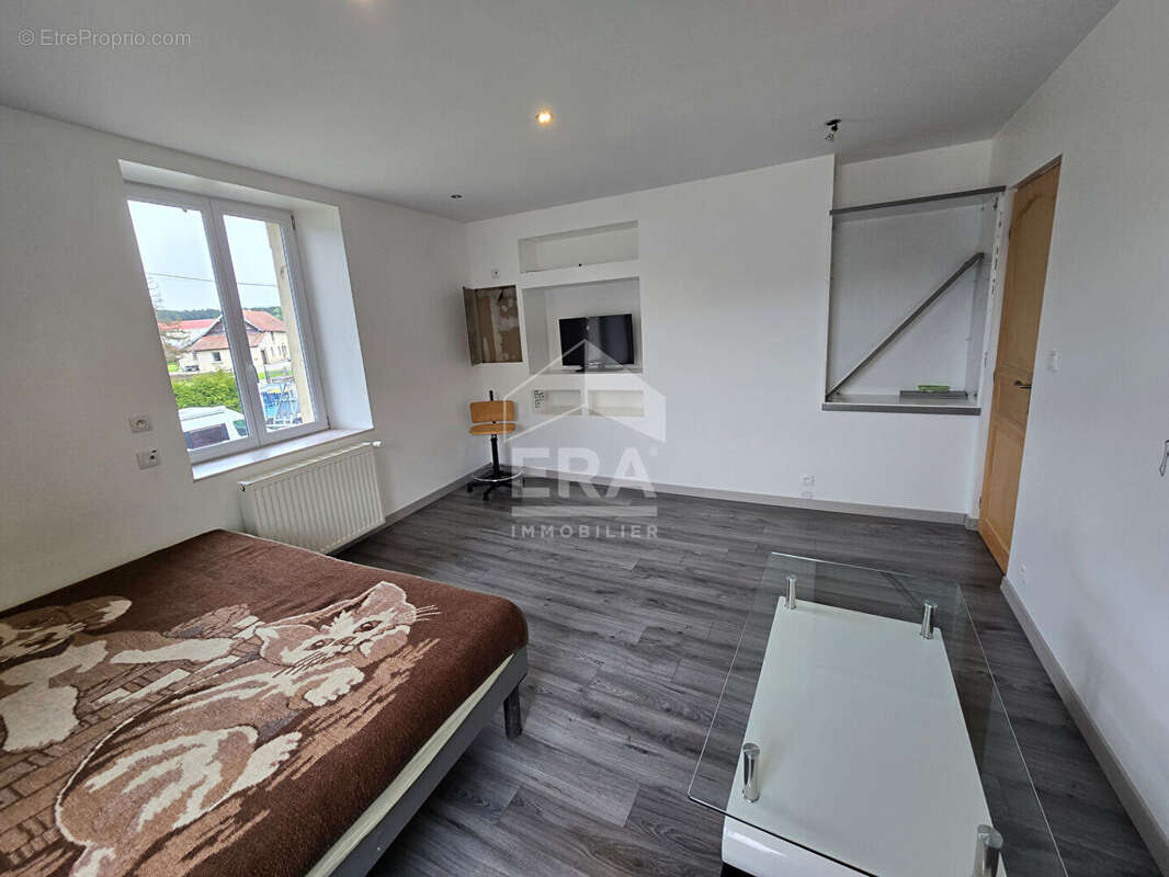 Appartement à ORCHAMPS-VENNES