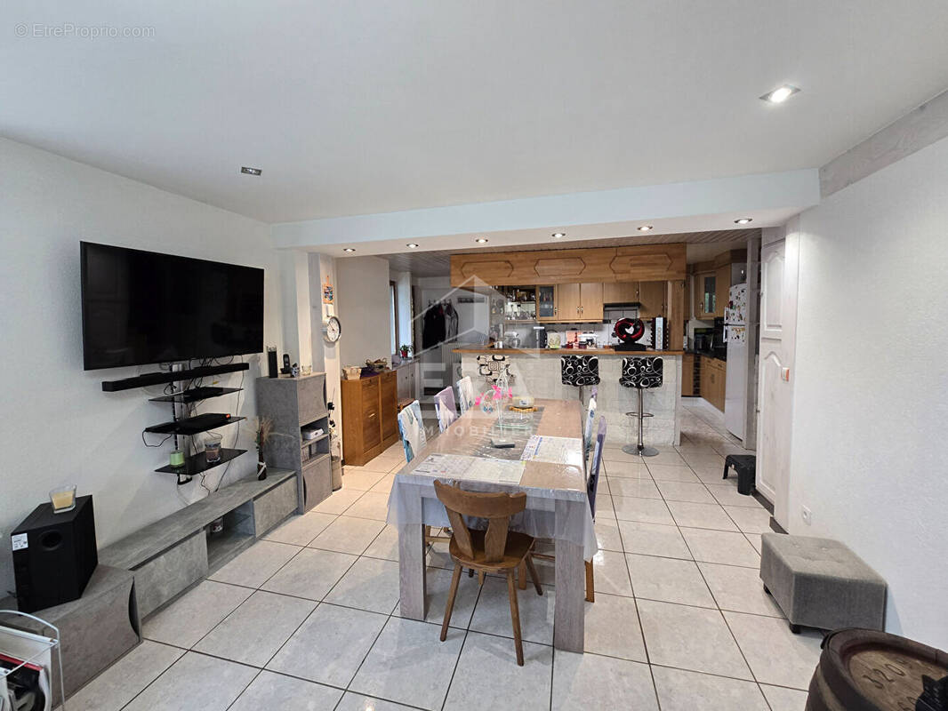 Appartement à ORCHAMPS-VENNES