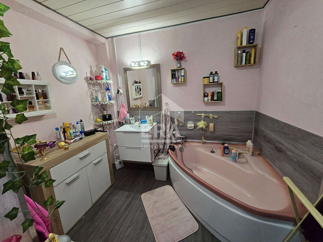 Appartement à ORCHAMPS-VENNES