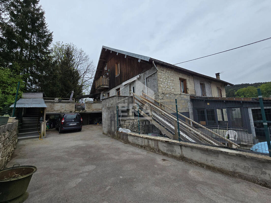 Appartement à ORCHAMPS-VENNES
