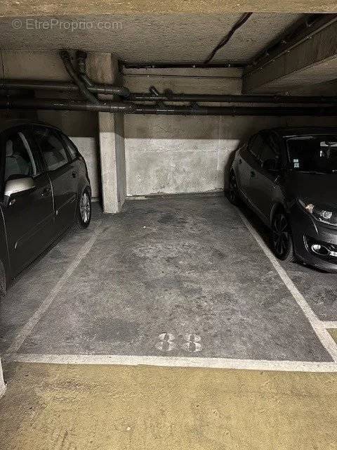 Parking à PARIS-10E