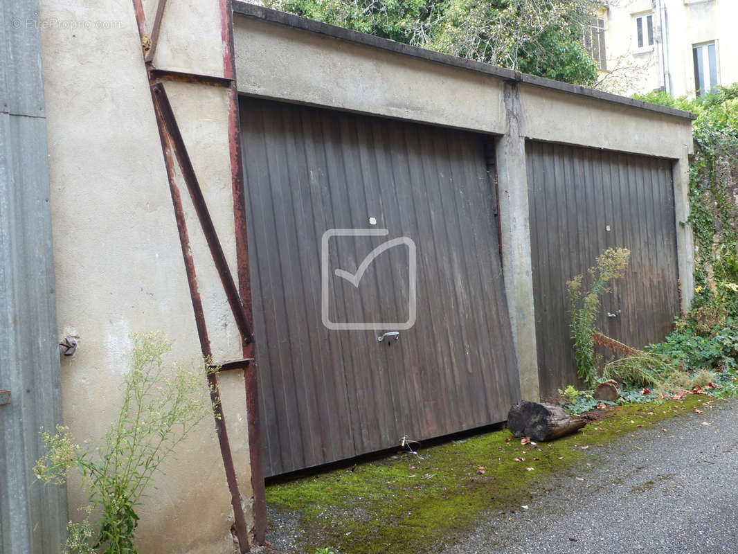 Parking à GOURDON