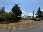 Terrain à SAVIGNEUX