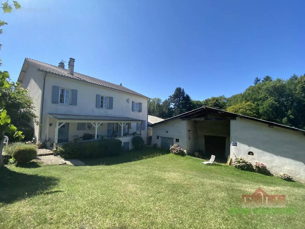 Maison à EYZIN-PINET