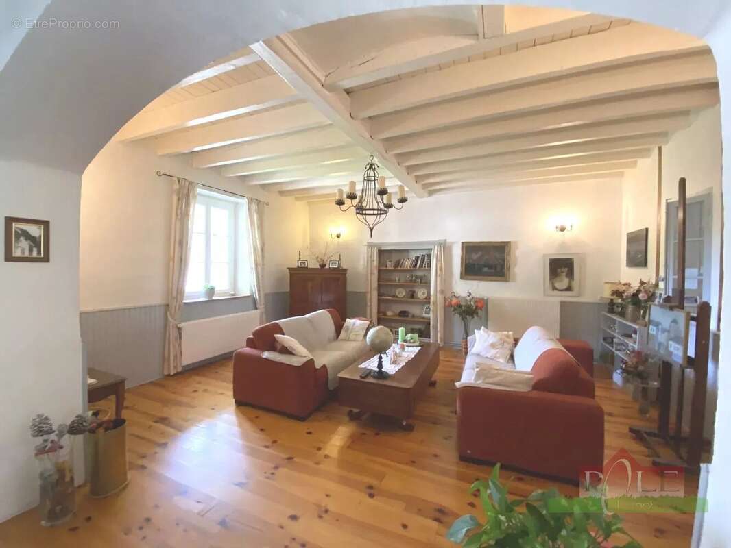 Maison à EYZIN-PINET