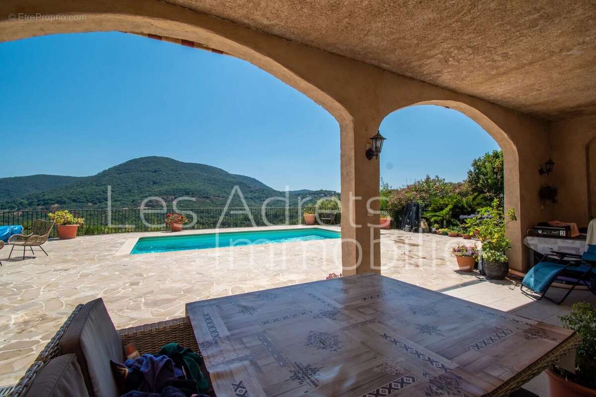 Maison à LES ADRETS-DE-L&#039;ESTEREL