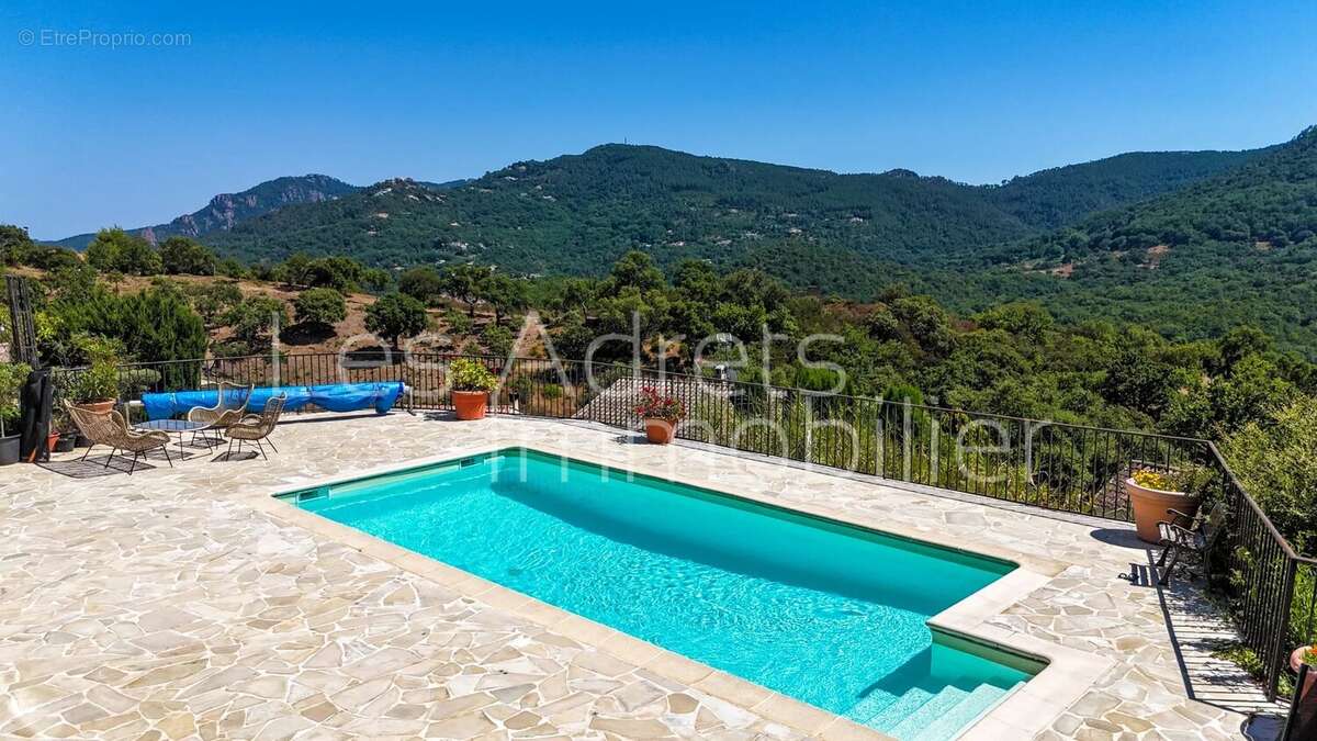 Maison à LES ADRETS-DE-L&#039;ESTEREL