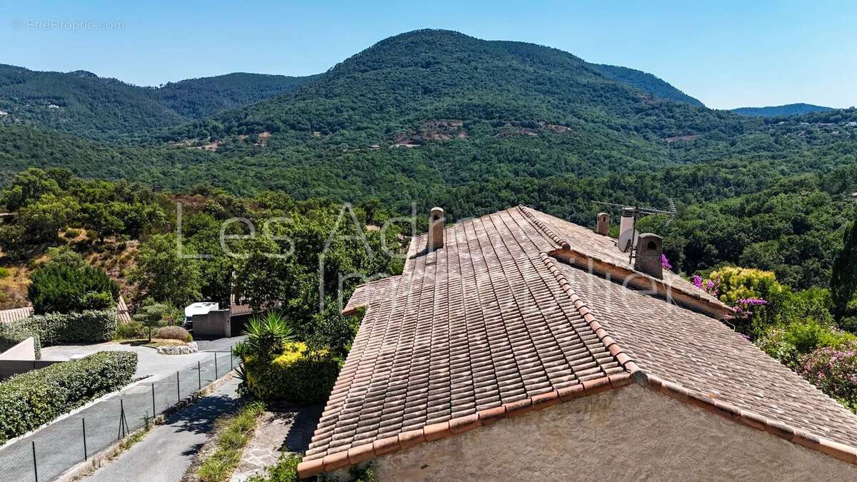 Maison à LES ADRETS-DE-L&#039;ESTEREL