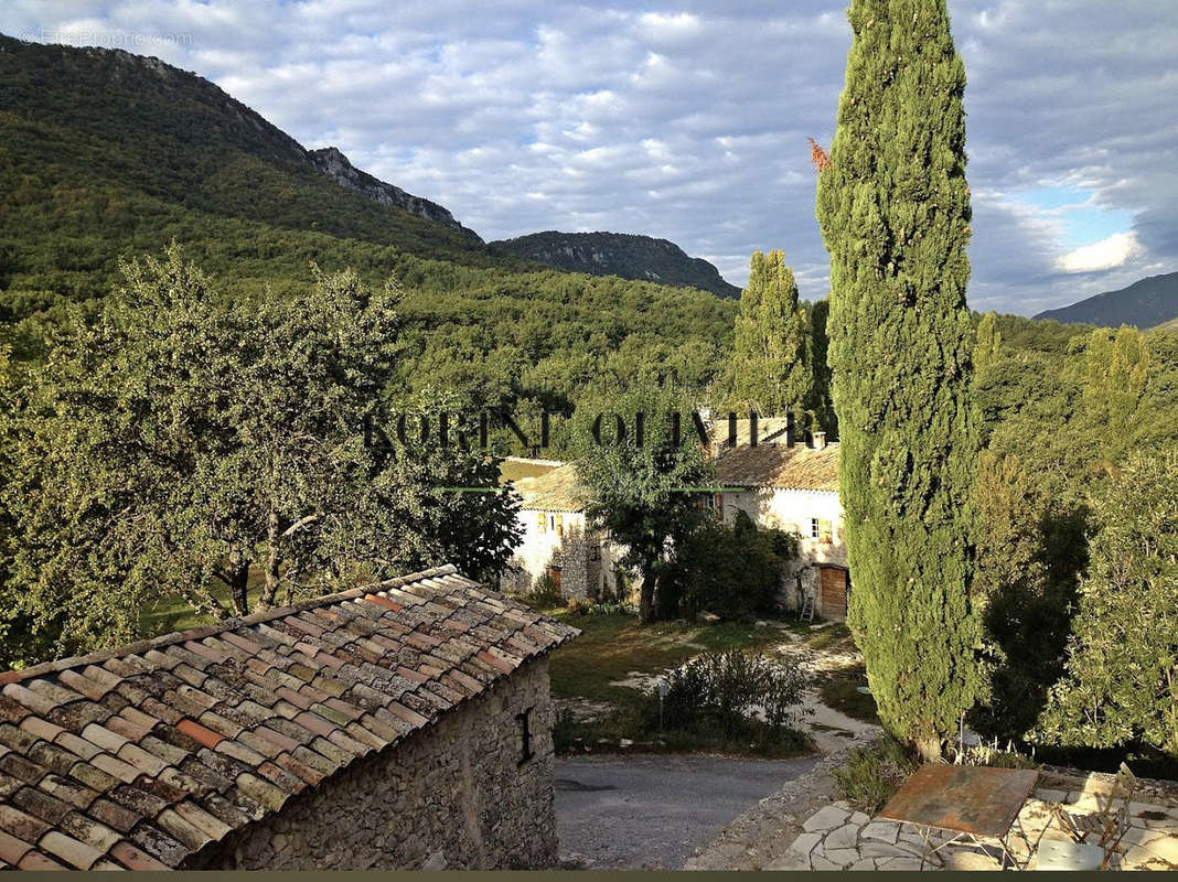 Maison à CHATEAUNEUF-MIRAVAIL