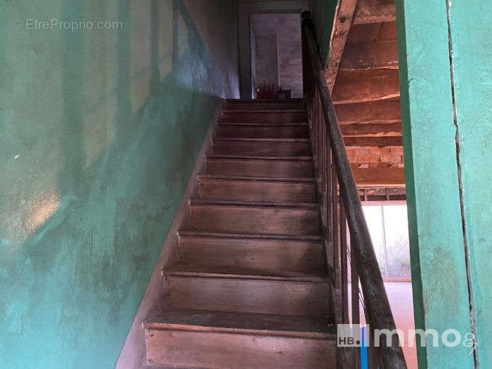 escalier 2 desservant la chambre 2 - Maison à SAINT-JEAN-LIGOURE