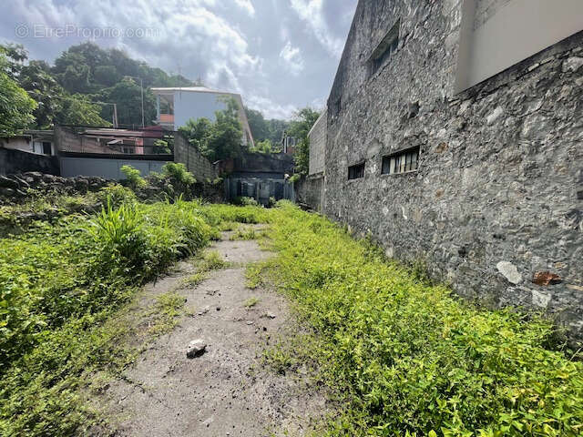 Terrain à SAINT-PIERRE