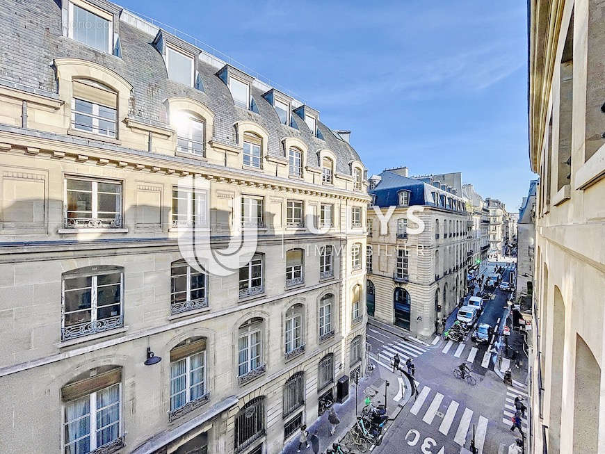 Appartement à PARIS-1E