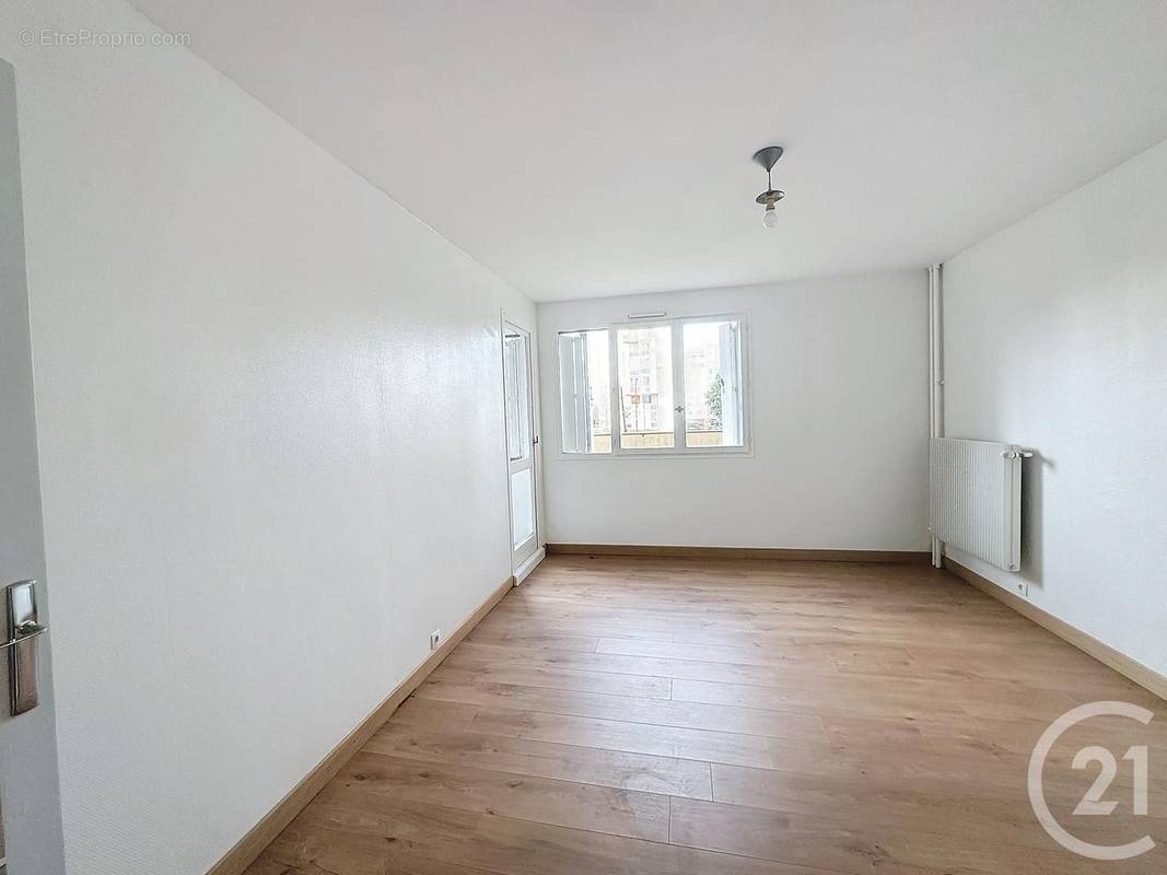 Appartement a louer garges-les-gonesse - 2 pièce(s) - 50 m2 - Surfyn