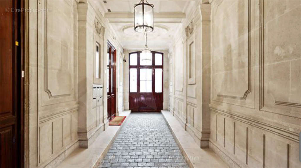 Appartement a louer paris-8e-arrondissement - 5 pièce(s) - 160 m2 - Surfyn