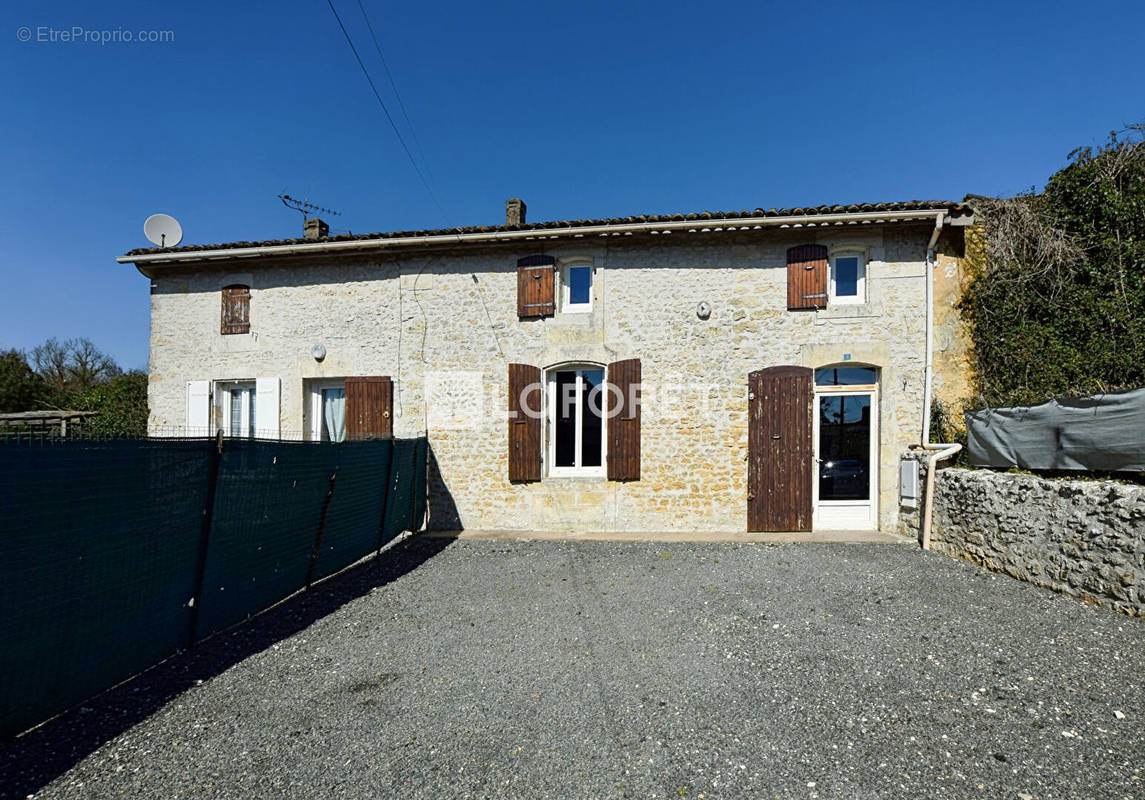 Maison à SAINT-SIMON-DE-PELLOUAILLE