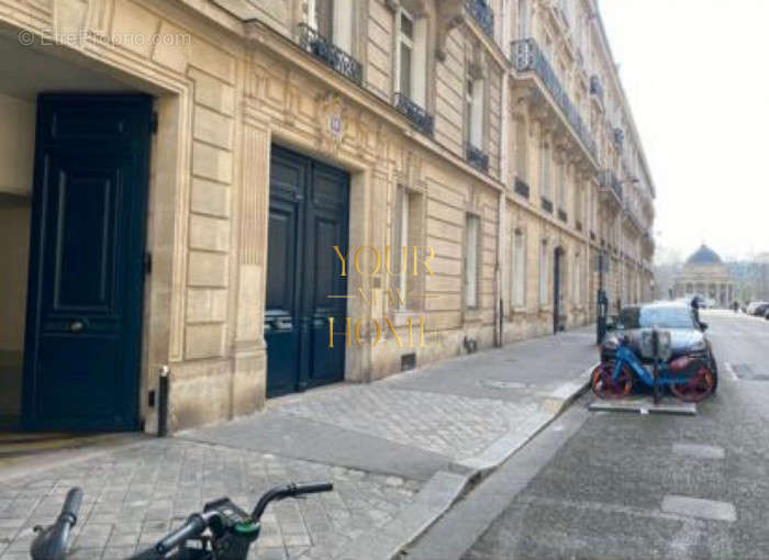 Parking à PARIS-17E