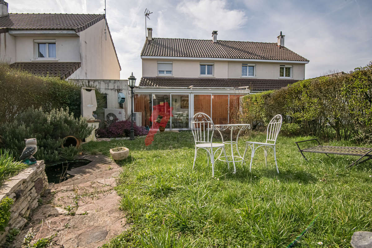 Maison à COURCOURONNES