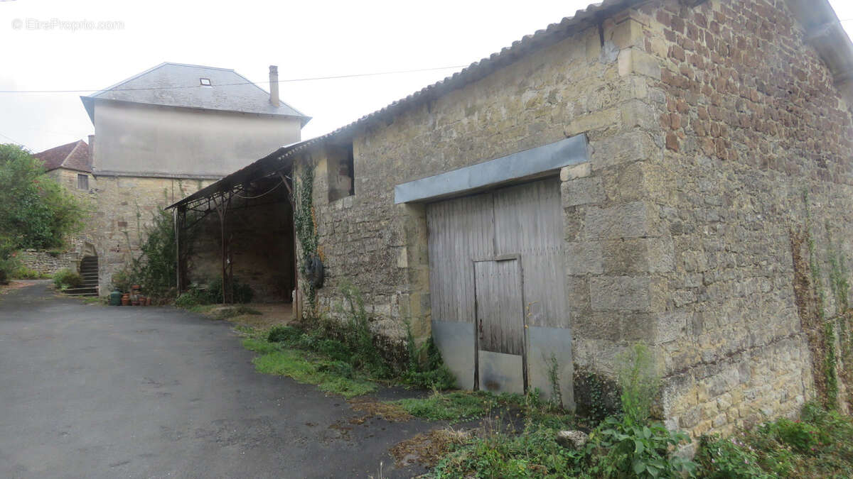 Maison à BADEFOLS-D&#039;ANS