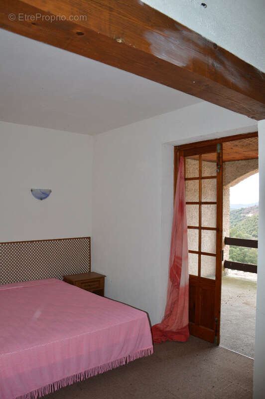 Maison à NOTRE-DAME-DE-LA-ROUVIERE