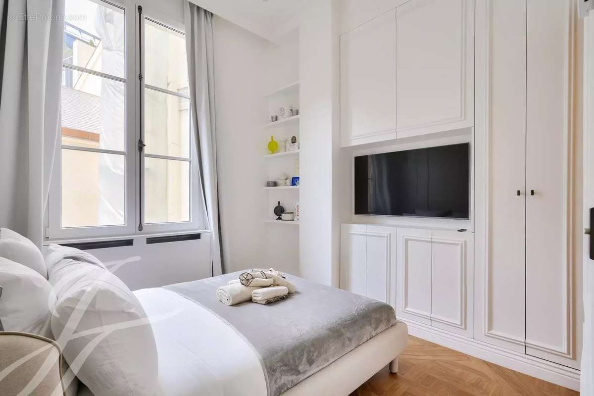Appartement à PARIS-8E