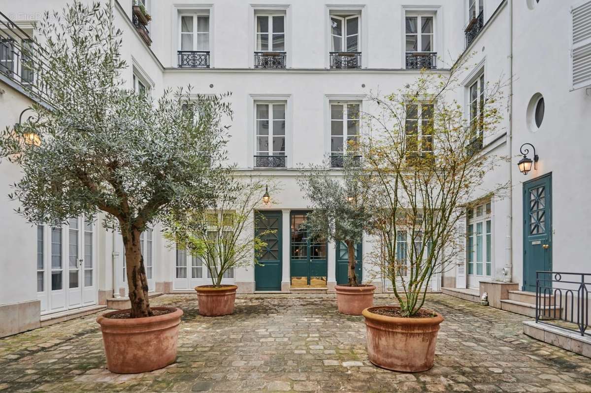 Appartement a louer paris-7e-arrondissement - 5 pièce(s) - 118 m2 - Surfyn