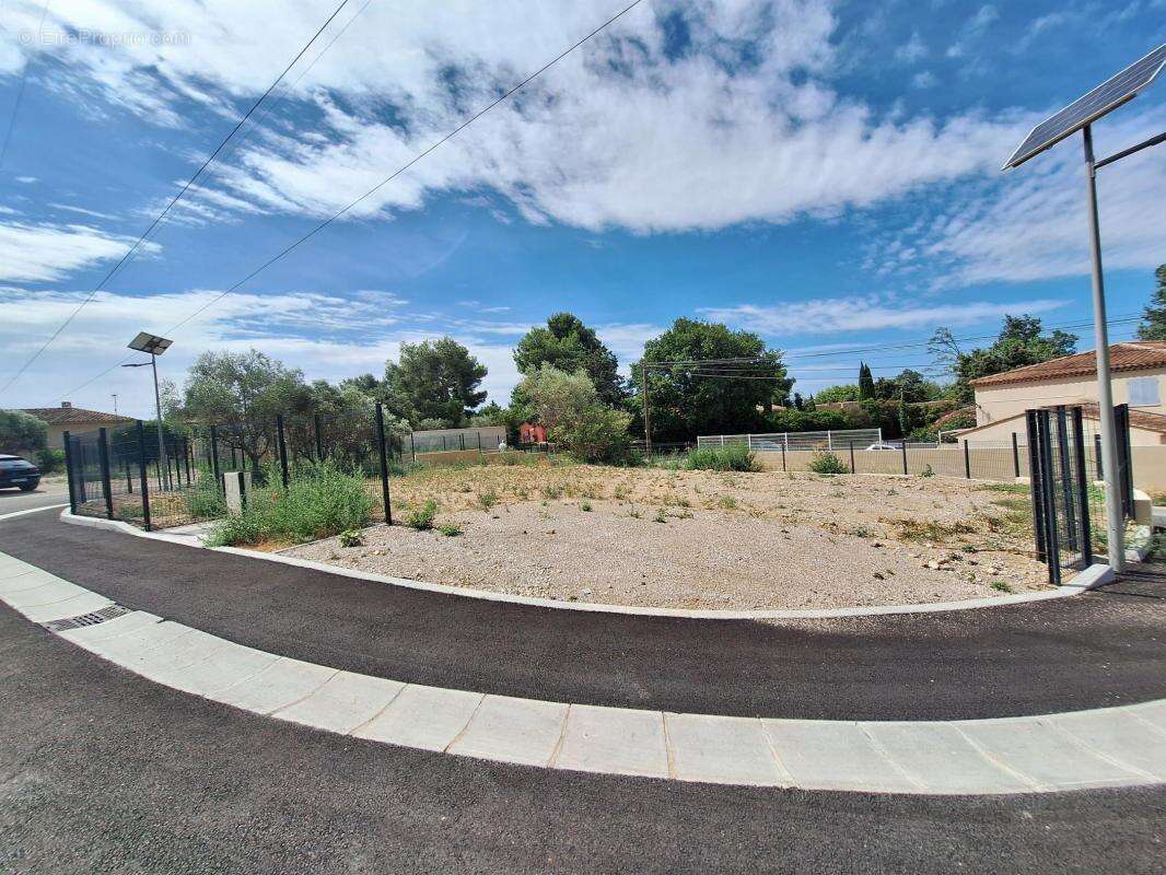 Terrain à EYGUIERES