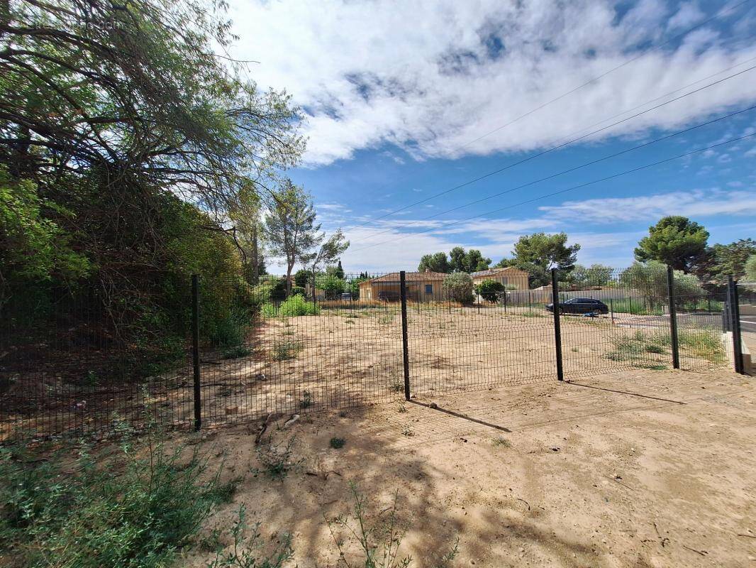 Terrain à EYGUIERES