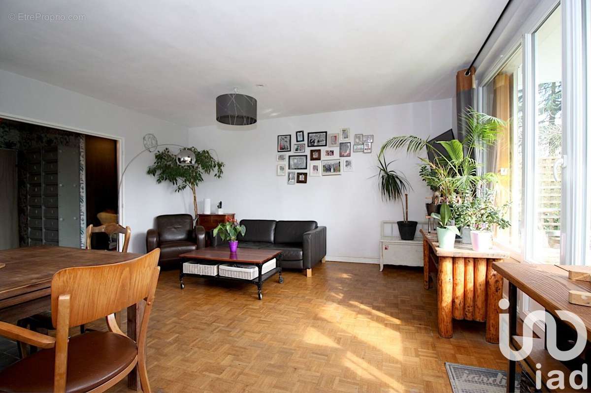 Photo 5 - Appartement à LE MESNIL-SAINT-DENIS