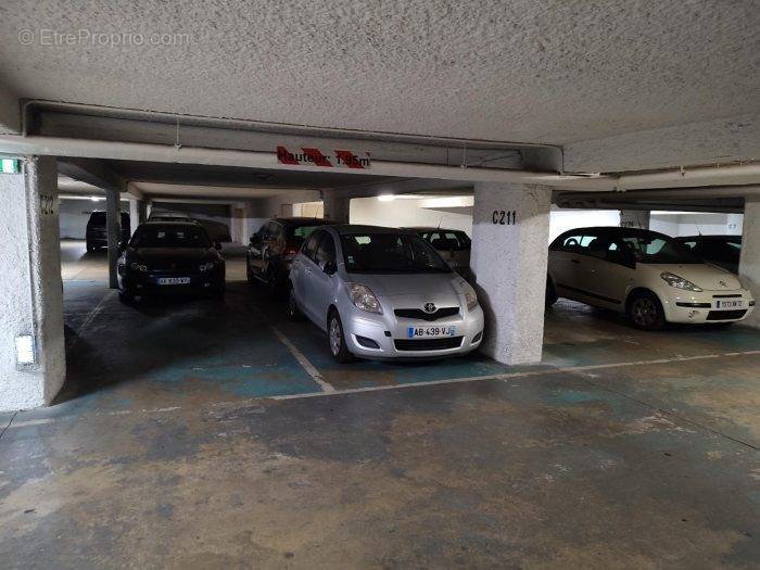 Parking à LE MANS