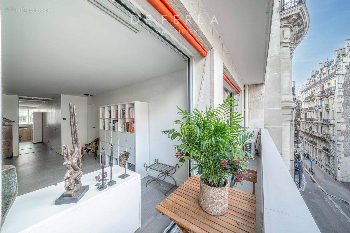 Appartement 4 pièce(s) 88 m²à vendre Paris-7e-arrondissement