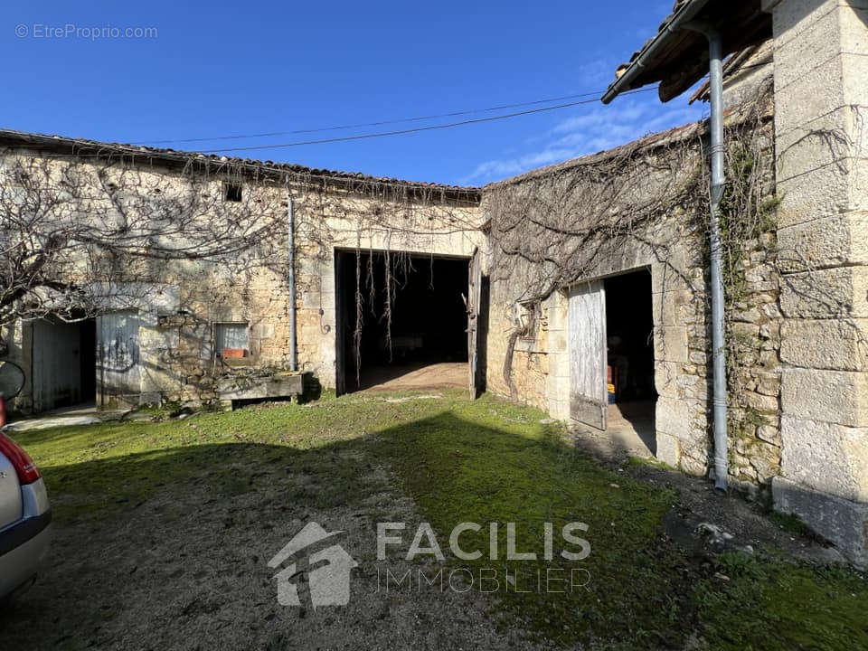 Maison à SAINT-YRIEIX-SUR-CHARENTE