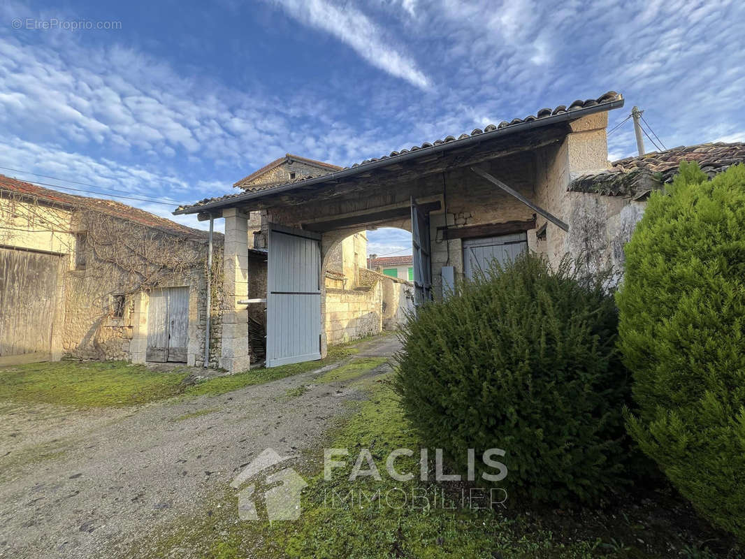 Maison à SAINT-YRIEIX-SUR-CHARENTE